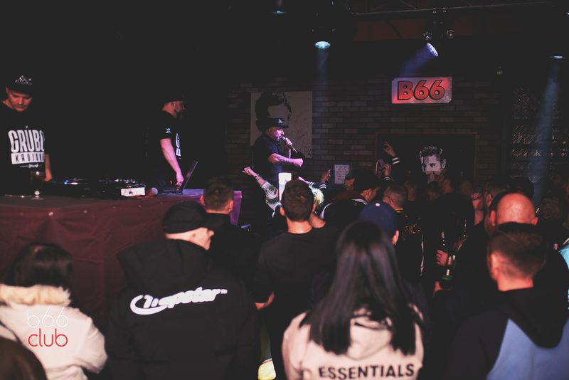 Koncert na żywo z perspektywy parkietu w B66 Club, Brooklyn